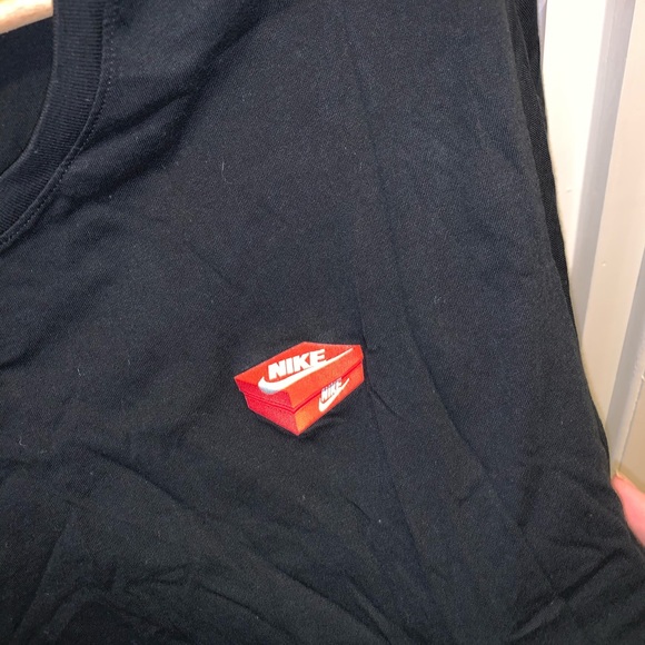 Nike box logo tee - size large - Picture 5 of 8